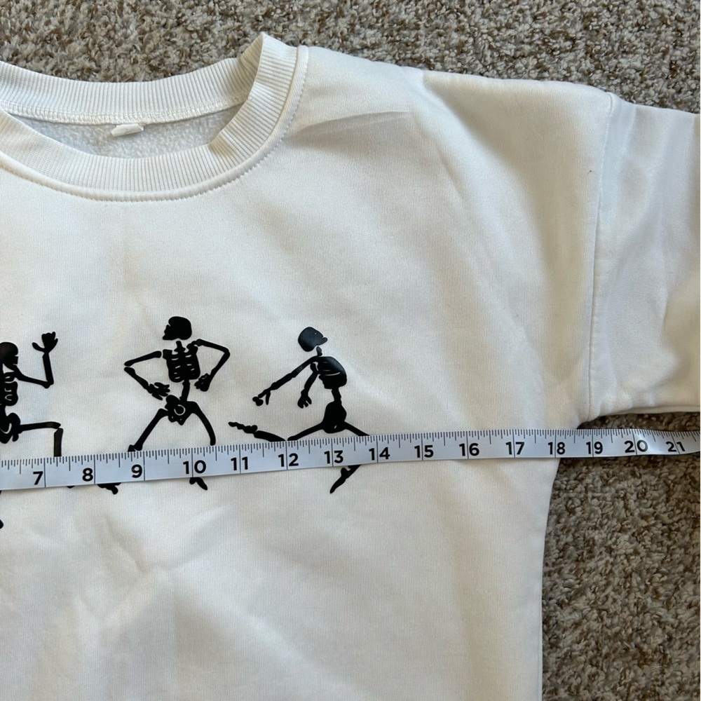 🦋 White Cropped Dancing Skeleton Crew Neck Sweatshirt Halloween Spooky Small - Picture 6 of 6